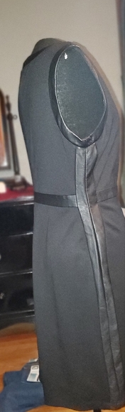 ROZ AND ALI MODERN BLACK DRESS WITH FAUX LEATHER ACCENTS. SIZE 14 - Picture 4 of 5